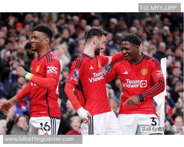 曼联友谊赛大胜本菲卡3-0上演历史冷门引发全场热烈反响