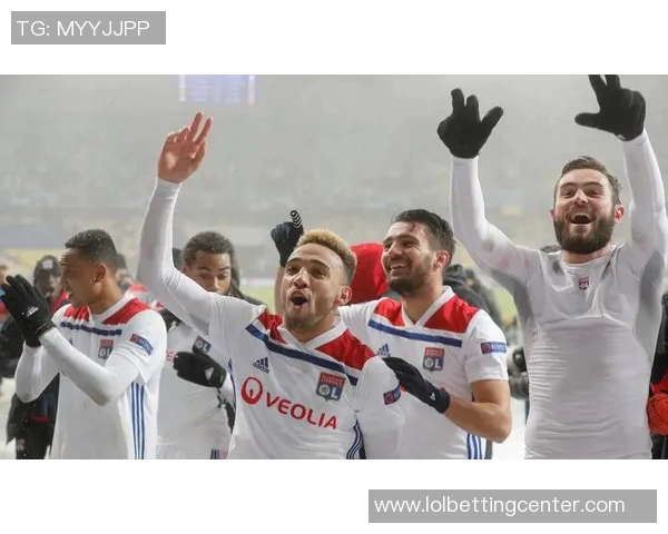 欧联杯精彩对决里昂大胜那不勒斯神奇扑救点燃全场激情