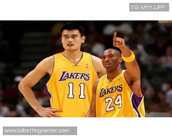 姚明与克劳福德的篮球传奇对决与友谊的深厚情谊探讨