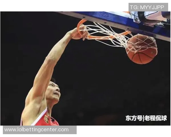 姚明在赛场上演平地扣篮瞬间震撼全场引发热议