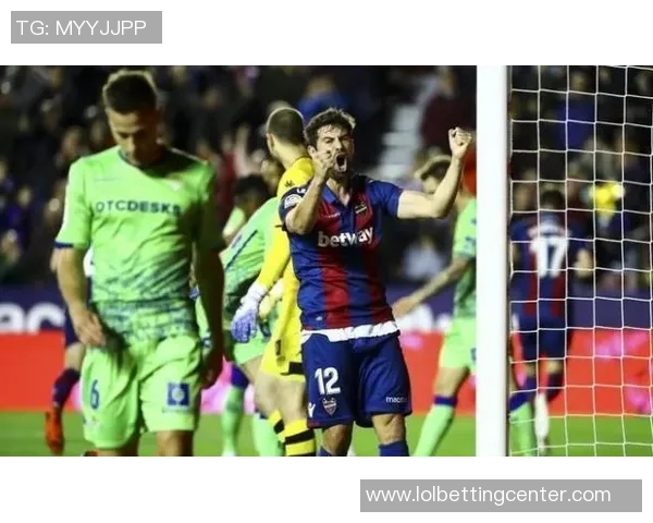 西甲精彩对决莱比锡与曼联战成平局乌龙球成比赛转折点解析 西甲精彩对决莱比锡与曼联战成平局乌龙球成比赛转折点解析