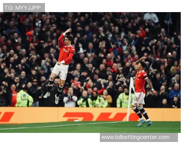 德甲惊天逆转里昂上演帽子戏法击败曼联引发全场狂欢 德甲惊天逆转里昂上演帽子戏法击败曼联引发全场狂欢