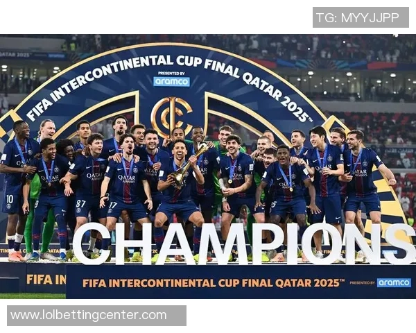 西甲赛场惊现冷门巴黎圣日耳曼战胜那不勒斯引发争议判罚讨论