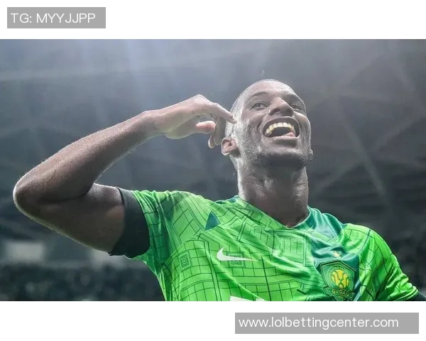 中超精彩对决里昂帽子戏法助力3-0战胜阿森纳引发全场热烈欢呼