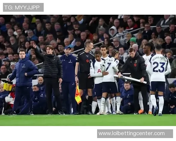 友谊赛马竞与热刺战平红牌争议引发全场热议