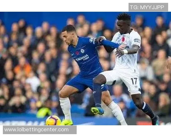 尤文图斯狂胜切尔西五球大捷帽子戏法引发争议判罚热议